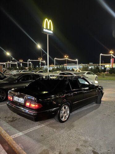 Mercedes E 280-7