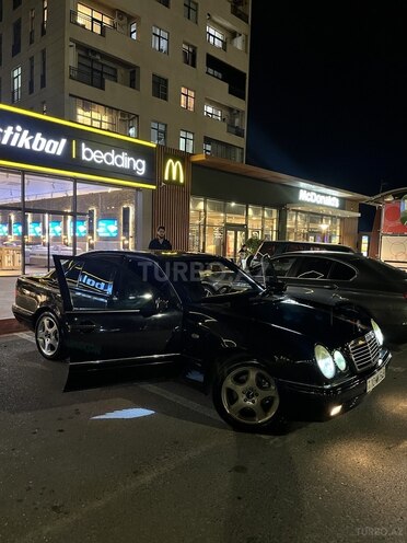 Mercedes E 280-8