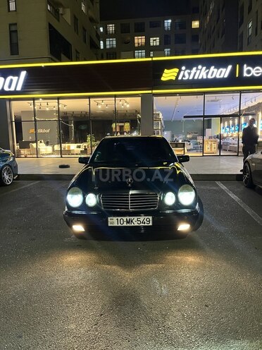 Mercedes E 280-1