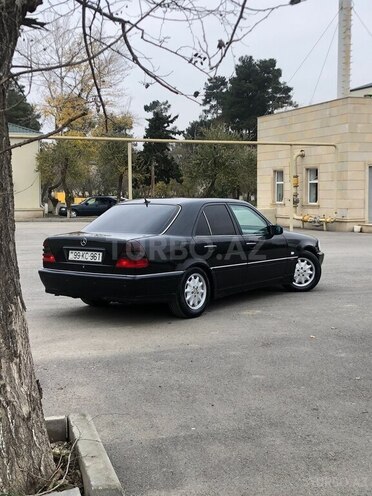 Mercedes  1998, 419,387 km - 1.8 l - Salyan