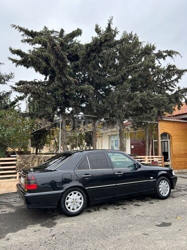Mercedes  1998, 419,387 km - 1.8 l - Salyan