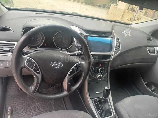 Hyundai Elantra-4