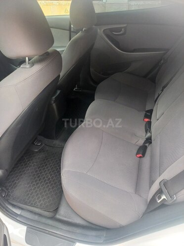 Hyundai Elantra-6