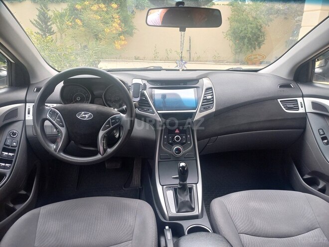 Hyundai Elantra-5