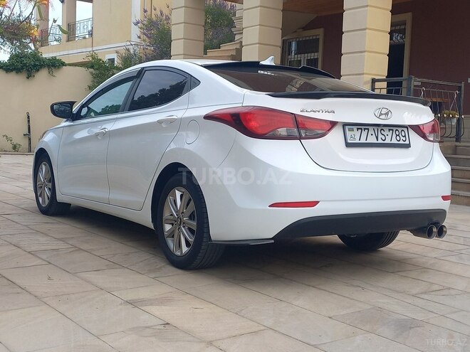 Hyundai Elantra-13