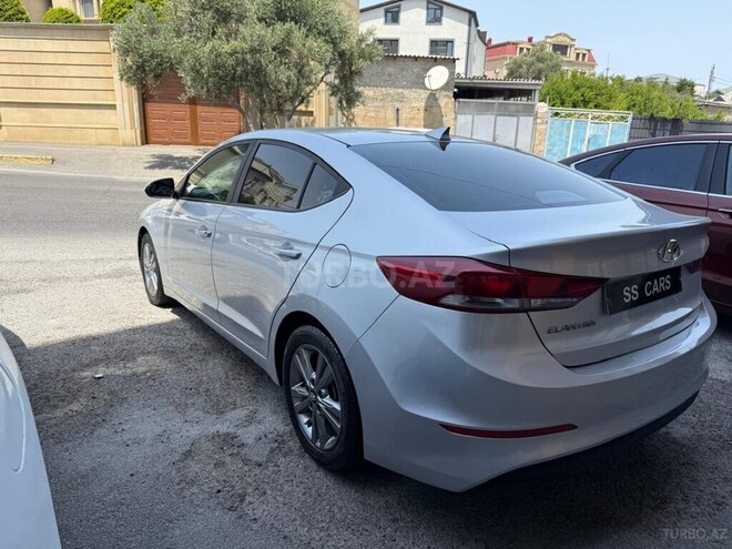 Hyundai Elantra-5