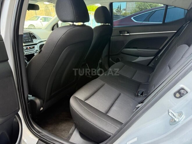 Hyundai Elantra-4