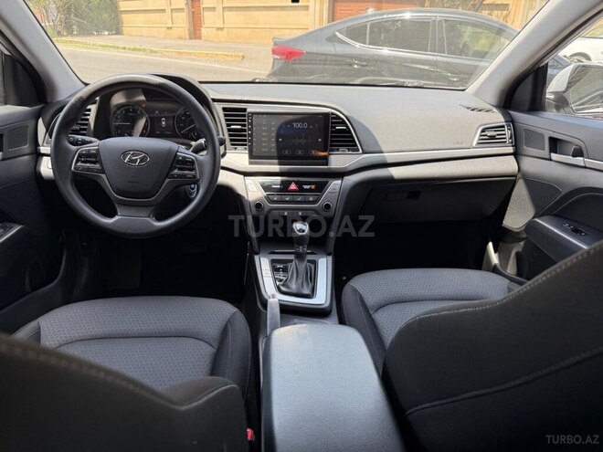 Hyundai Elantra-3