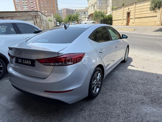 Hyundai Elantra-6