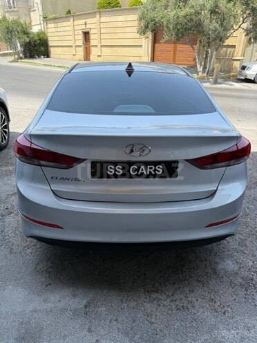 Hyundai Elantra-7