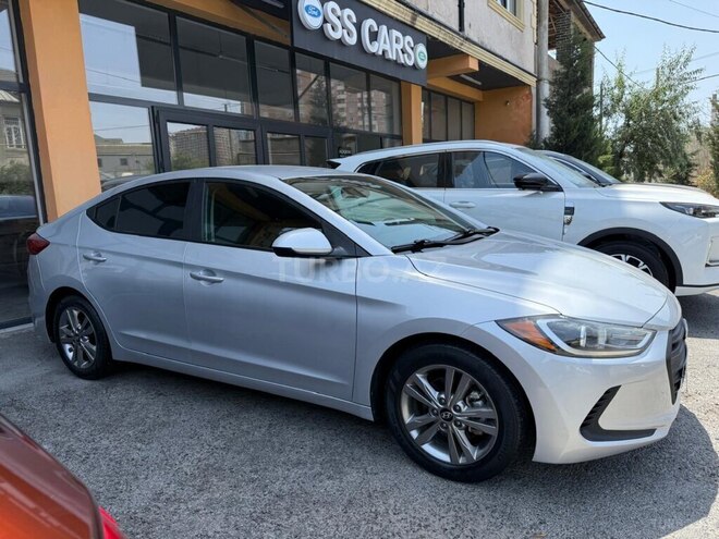 Hyundai Elantra-10
