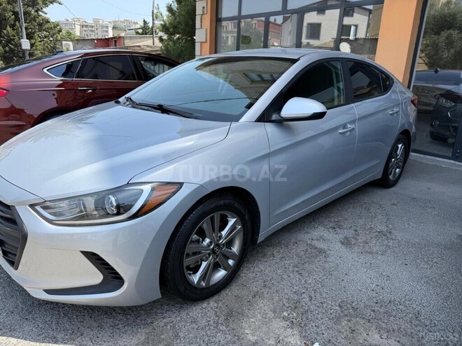 Hyundai Elantra-9