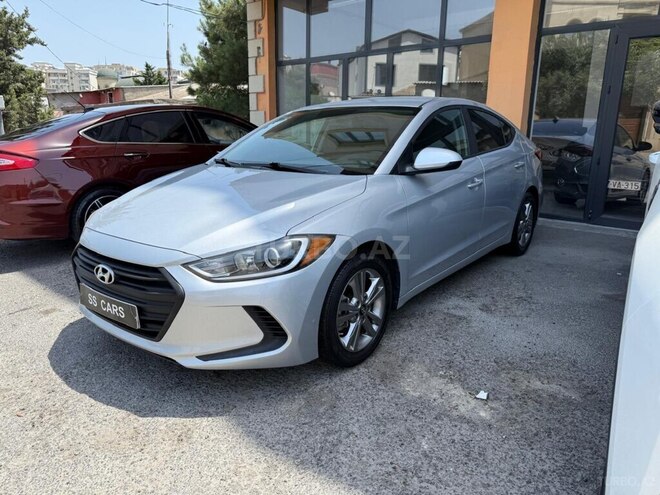Hyundai Elantra-12