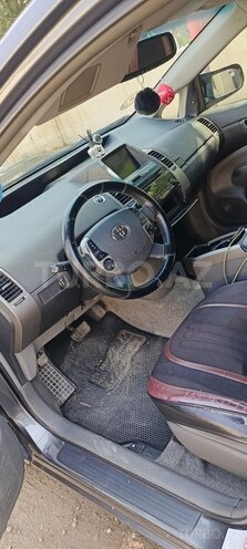 Toyota Prius-5