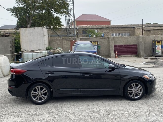 Hyundai Elantra-7