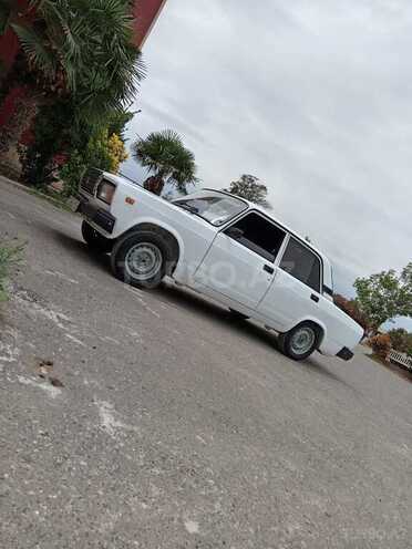 LADA (VAZ) 2107 2005, 70,000 km - 1.6 l - Salyan
