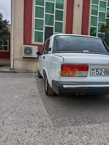 LADA (VAZ) 2107 2005, 70,000 km - 1.6 l - Salyan