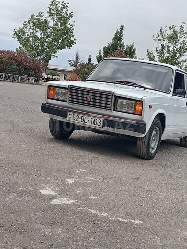 LADA (VAZ) 2107 2005, 70,000 km - 1.6 l - Salyan
