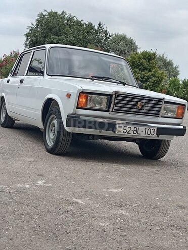LADA (VAZ) 2107 2005, 70,000 km - 1.6 l - Salyan