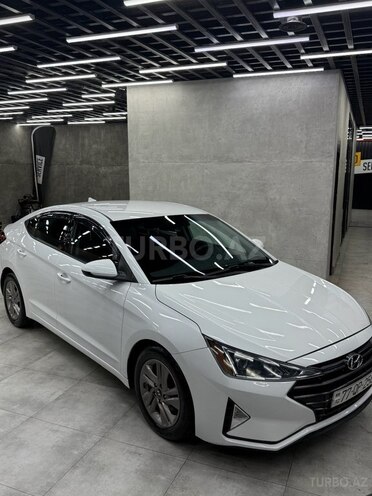Hyundai Elantra-3