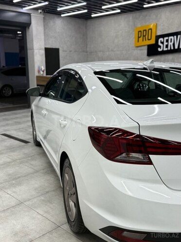 Hyundai Elantra-7