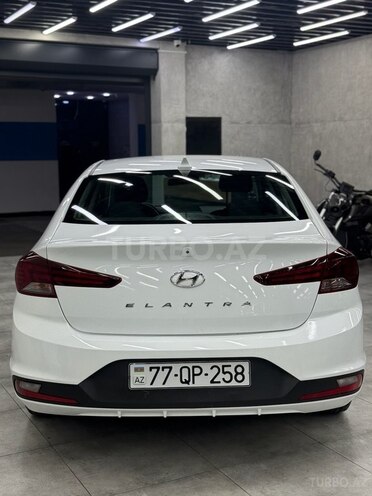 Hyundai Elantra-9
