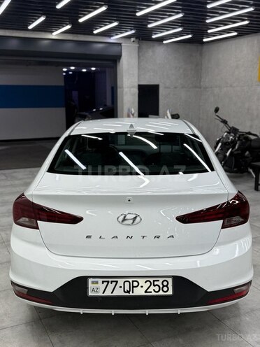 Hyundai Elantra-6