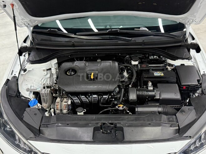 Hyundai Elantra-11