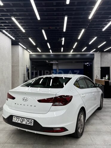 Hyundai Elantra-5