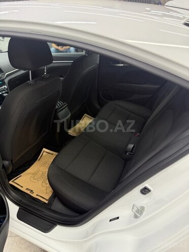 Hyundai Elantra-14