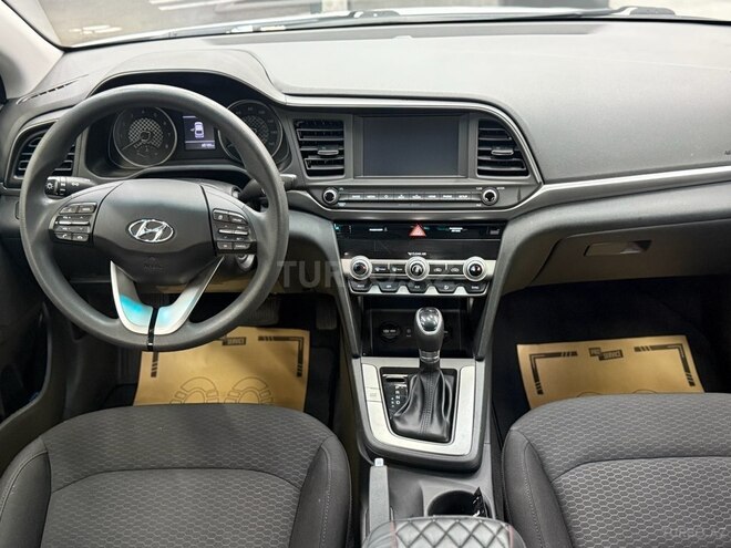 Hyundai Elantra-10