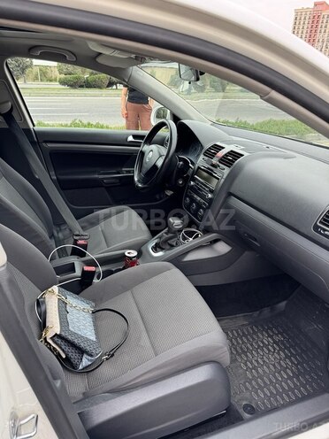 Volkswagen Jetta-5