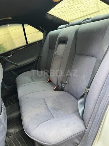 Mercedes E 220 d 1999, 200,000 km - 2.2 l - Bakı