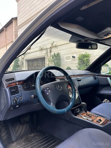 Mercedes E 220 d 1999, 200,000 km - 2.2 l - Bakı
