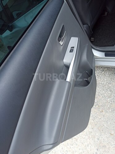 Toyota Prius V 2013, 335,616 km - 1.8 l - Bakı