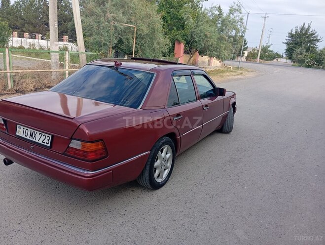 Mercedes E 220 1992, 330,000 km - 2.2 l - Saatlı