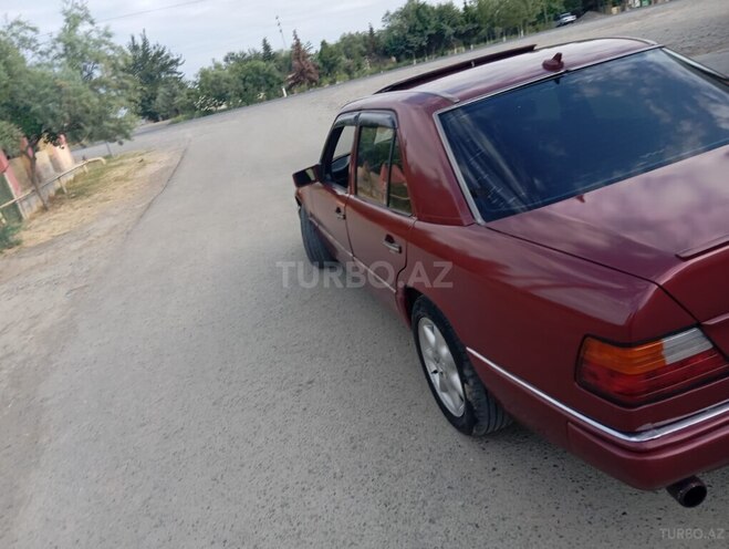 Mercedes E 220 1992, 330,000 km - 2.2 l - Saatlı
