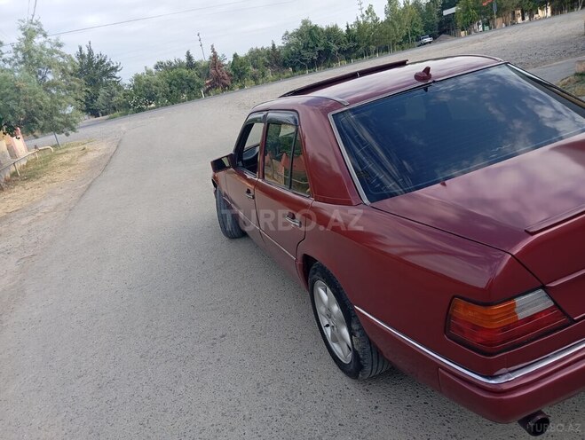 Mercedes E 220 1992, 330,000 km - 2.2 l - Saatlı