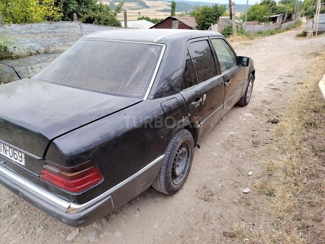 Mercedes E 200 1990, 260,000 km - 2.0 l - İsmayıllı