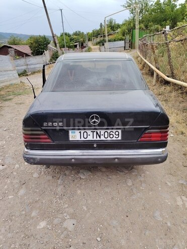 Mercedes E 200 1990, 260,000 km - 2.0 l - İsmayıllı