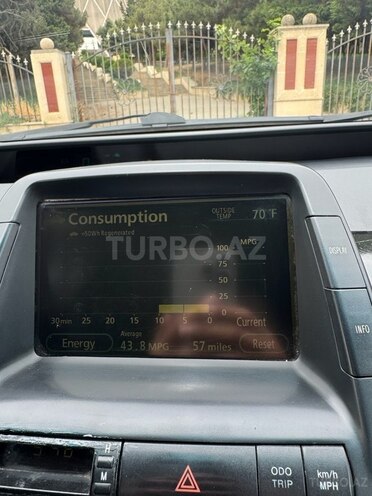 Toyota Prius-12