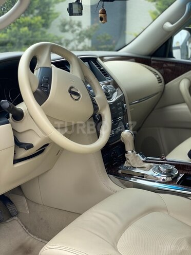 Nissan Patrol 2013, 228,496 km - 5.6 l - Bakı