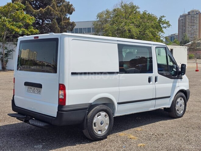 Ford Transit-10