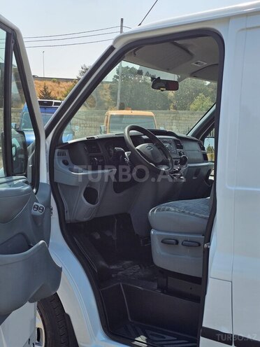 Ford Transit-6