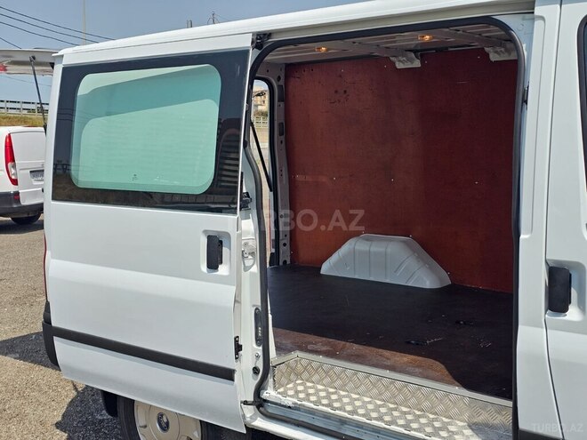 Ford Transit-8