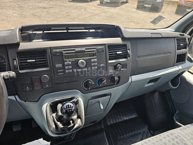 Ford Transit-14