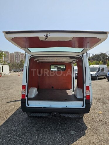 Ford Transit-13