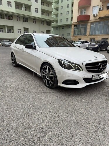 Mercedes E 220 d-3