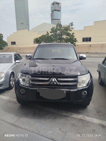Mitsubishi Pajero-1
