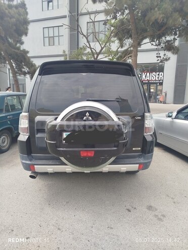 Mitsubishi Pajero-2